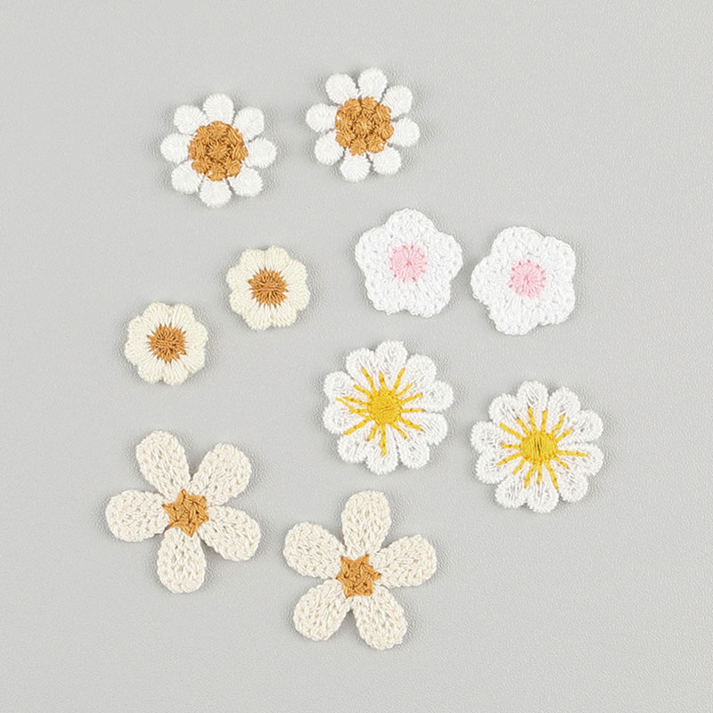 Embroidery On Socks - 20 sztuk naszywek z haftowanymi kwiatami