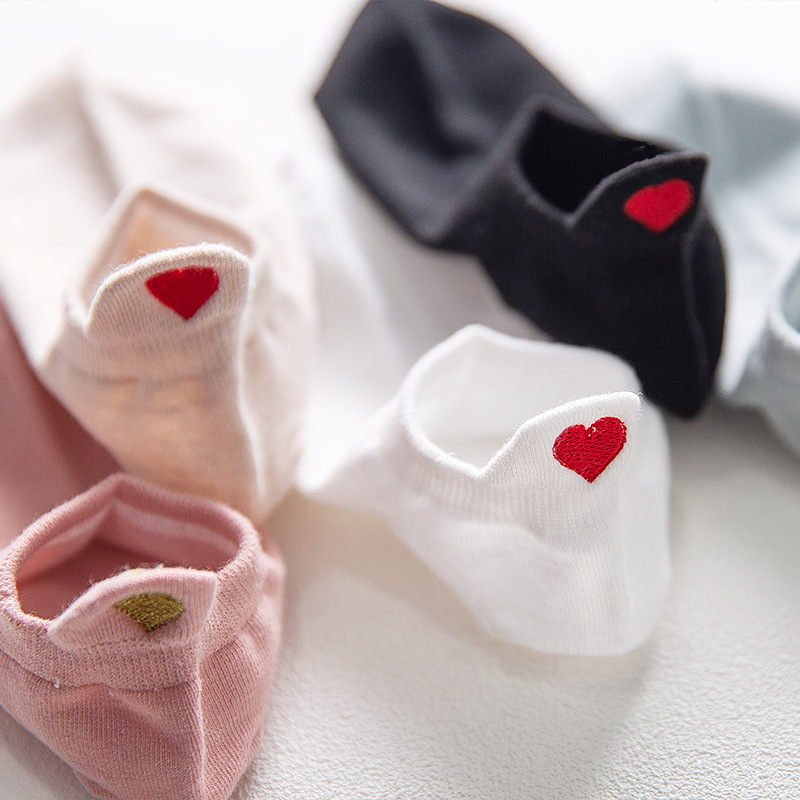 Śmieszne skarpetki na obcasie  – Embroidery On Socks recenzja i cena