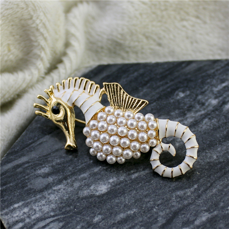 Kolekcja vintage broszek ze zw – Embroidery Unicorn recenzja i cena