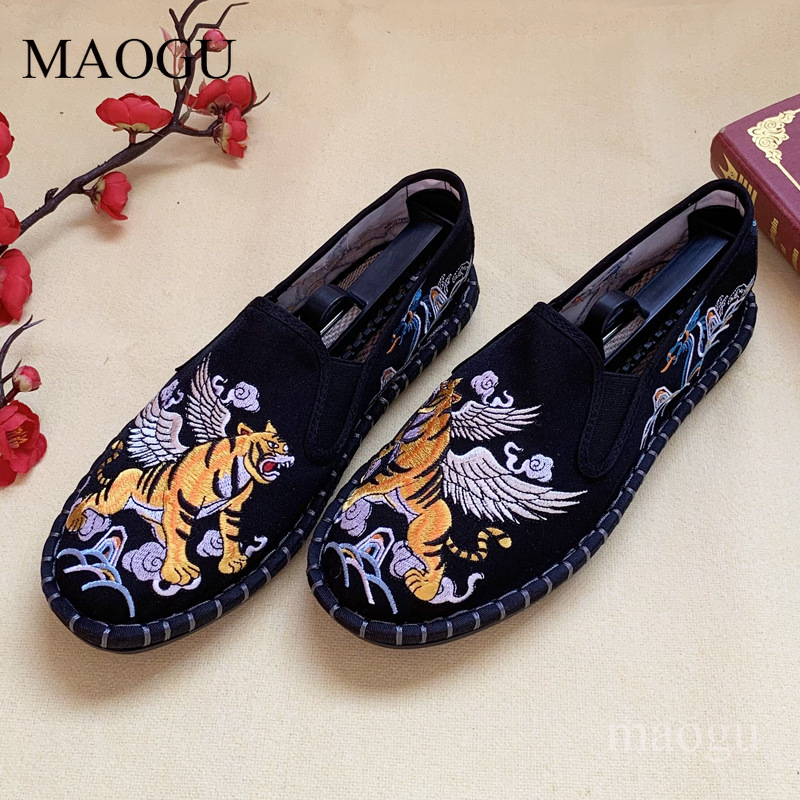 Unisexowe wsuwane buty w chińs – Embroidery Motif recenzja i cena