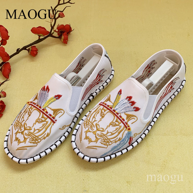 Unisexowe wsuwane buty w chińs – Embroidery Motif recenzja i cena